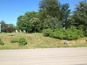 7 Cattail Dr in Westerly, RI - Building Photo - Building Photo