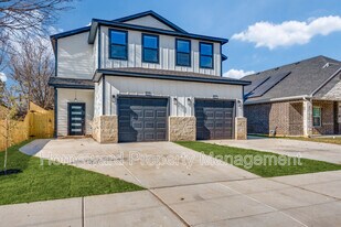 825 Stamps Ave in Fort Worth, TX - Building Photo