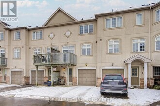 10 Post Oak Dr in Richmond Hill, ON - Building Photo - Building Photo