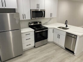4650 W Flagler St in Coral Gables, FL - Building Photo