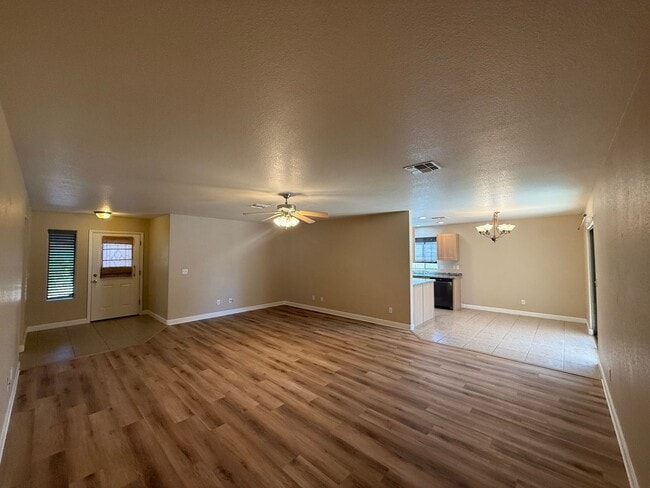 3925 E Potter Ave in Kingman, AZ - Building Photo - Building Photo