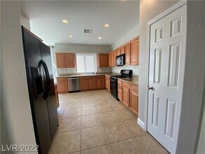 2615 Lochleven Way in Henderson, NV - Building Photo - Building Photo