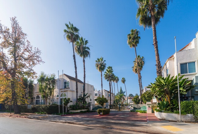 5455 Sylmar Ave in Van Nuys, CA - Building Photo - Building Photo