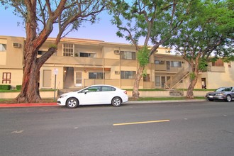 602 E Tujunga Ave in Burbank, CA - Building Photo - Building Photo