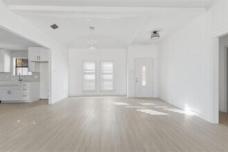 18516 Featherwood Dr in Dallas, TX - Building Photo - Building Photo