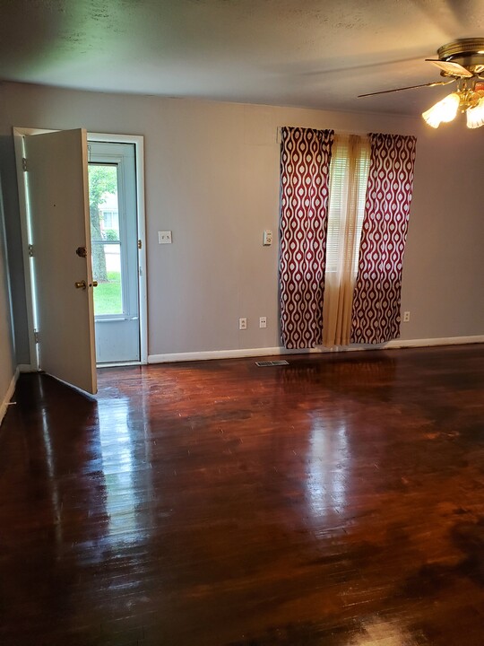 2360 W Holly St in Fayetteville, AR - Building Photo