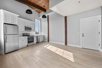 The Study in New Britain, CT - Foto de edificio - Building Photo