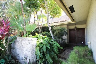 10134 Boca Woods Ln in Boca Raton, FL - Building Photo - Building Photo