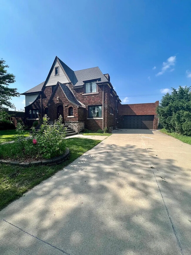 8035 Potomac St in Center Line, MI - Building Photo - Building Photo