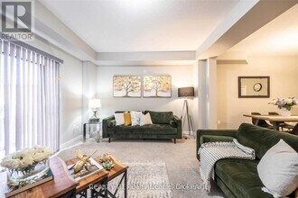 915 Robert Ferrie Dr in Kitchener, ON - Building Photo - Building Photo