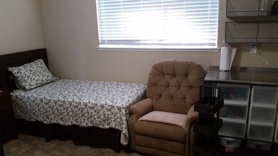 19391 Newhaven Ln, Unit GuestStudio in Huntington Beach, CA - Building Photo - Building Photo