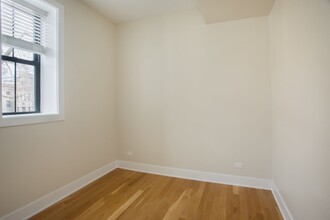 2258 N Southport Ave, Unit 2 in Chicago, IL - Building Photo - Building Photo
