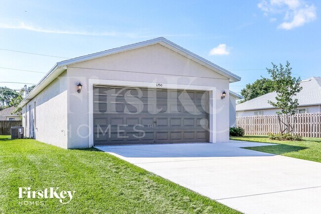 1750 SW Apache Ave in Port St. Lucie, FL - Building Photo - Building Photo