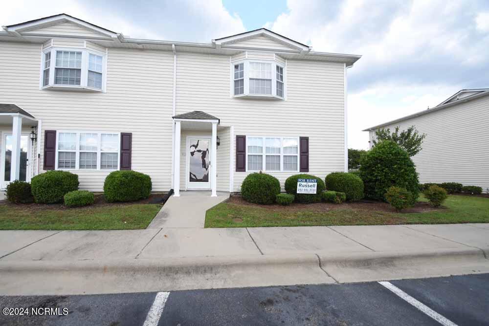 3817 E Vancroft Cir in Winterville, NC - Foto de edificio