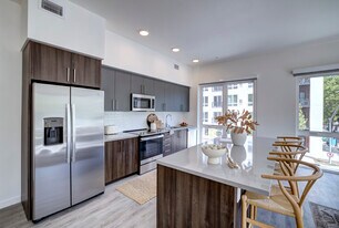 The Mansion in Sacramento, CA - Building Photo