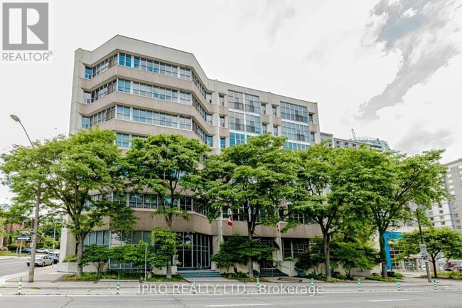 property at 66-166 Bay St S