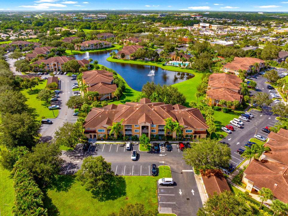 221 SW Palm Dr in Port St. Lucie, FL - Building Photo