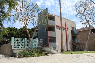 La Croix Apartments in Van Nuys, CA - Building Photo - Building Photo