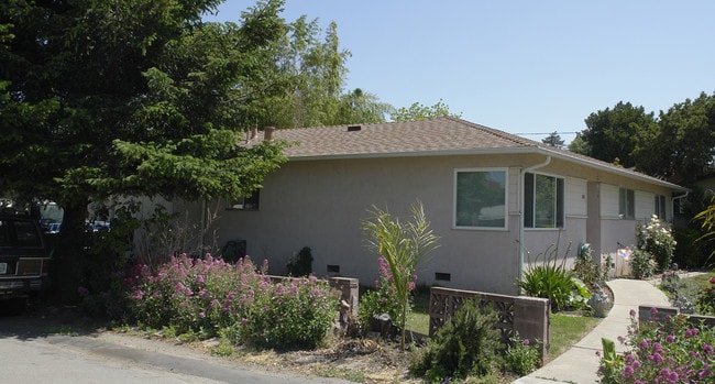 156 Hampton Rd in Hayward, CA - Foto de edificio - Building Photo