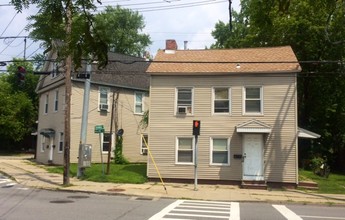 2 Sacandaga Rd in Schenectady, NY - Building Photo - Building Photo