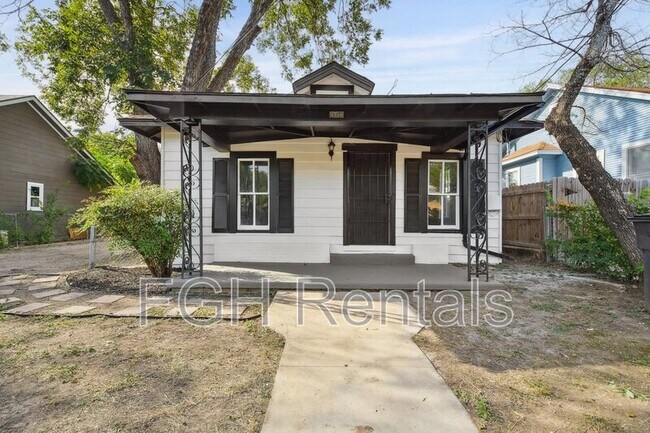 property at 2332 E Houston St