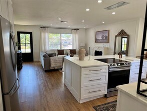 3157 Novus St in Sarasota, FL - Building Photo - Building Photo