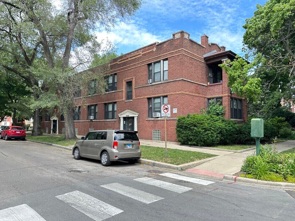 3608 W Grace St in Chicago, IL - Building Photo