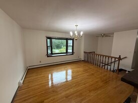 6 Fairview Dr in Stonington, CT - Building Photo