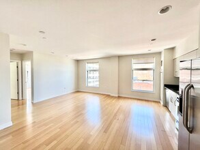 599 Albany St, Unit 207 in Boston, MA - Building Photo - Building Photo