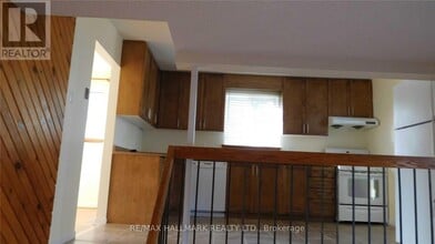 22 Springhead Gardens in Richmond Hill, ON - Building Photo - Building Photo