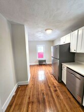 89 Armistice Blvd, Unit Unit 1L in Pawtucket, RI - Foto de edificio - Building Photo