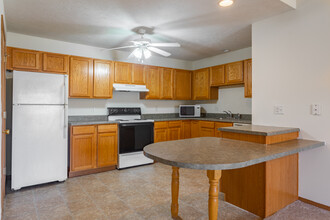 Carisbrooke Apartments in Champaign, IL - Foto de edificio - Interior Photo