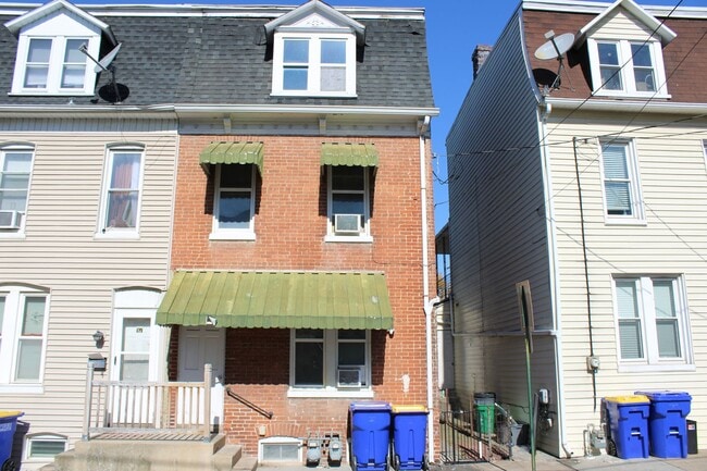 property at 103 W 6th Ave