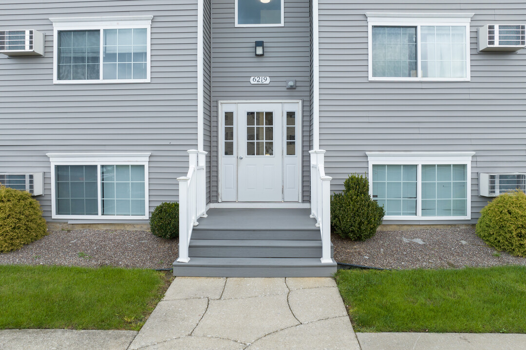Creekview Estates in Lockport, NY - Foto de edificio