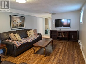 43 Tuscarora Dr in Toronto, ON - Building Photo - Building Photo