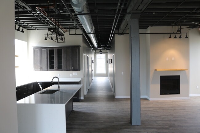 628 Washington St, Unit 3rd Floor in Buffalo, NY - Building Photo - Building Photo