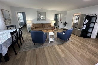 32 Campton St in Hampton, NH - Building Photo - Building Photo