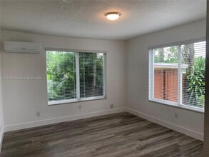 712 SW 56th Ave in Coral Gables, FL - Building Photo - Building Photo