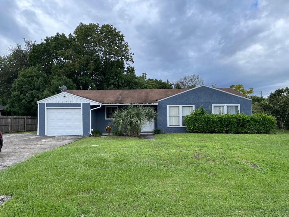 2244 Sunnyview Dr in Oviedo, FL - Building Photo