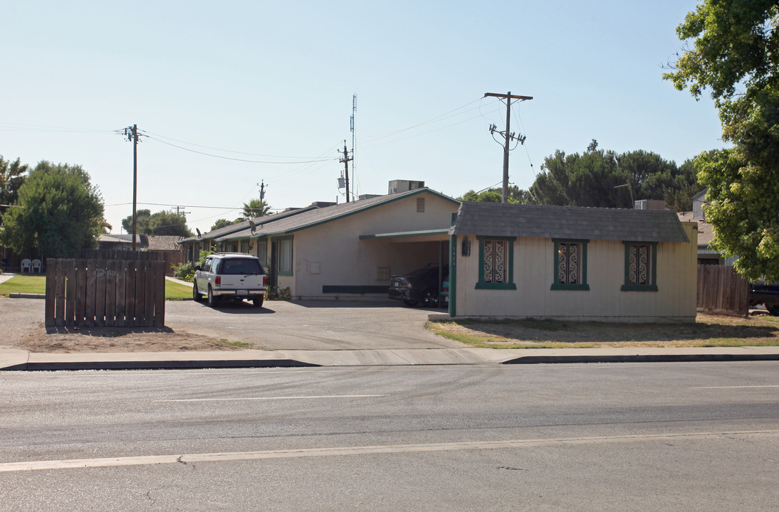 1424 N Lemoore Ave in Lemoore, CA - Building Photo