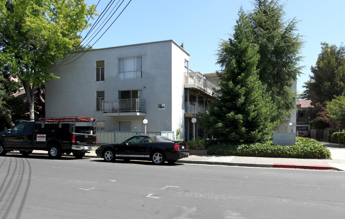 621 Chestnut St in San Carlos, CA - Building Photo