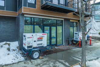 872 Broadway in Somerville, MA - Foto de edificio - Building Photo