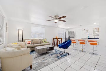 978 Soi Nana Ln in Sarasota, FL - Building Photo