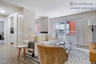 526 Yale Ave N in Seattle, WA - Building Photo