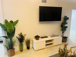 5225 Collins Ave in Miami, FL - Building Photo - Building Photo