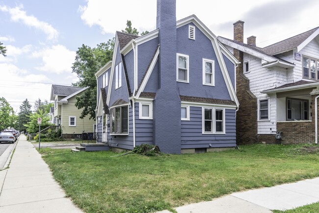 800 Sylvan Ave in Ann Arbor, MI - Foto de edificio - Building Photo