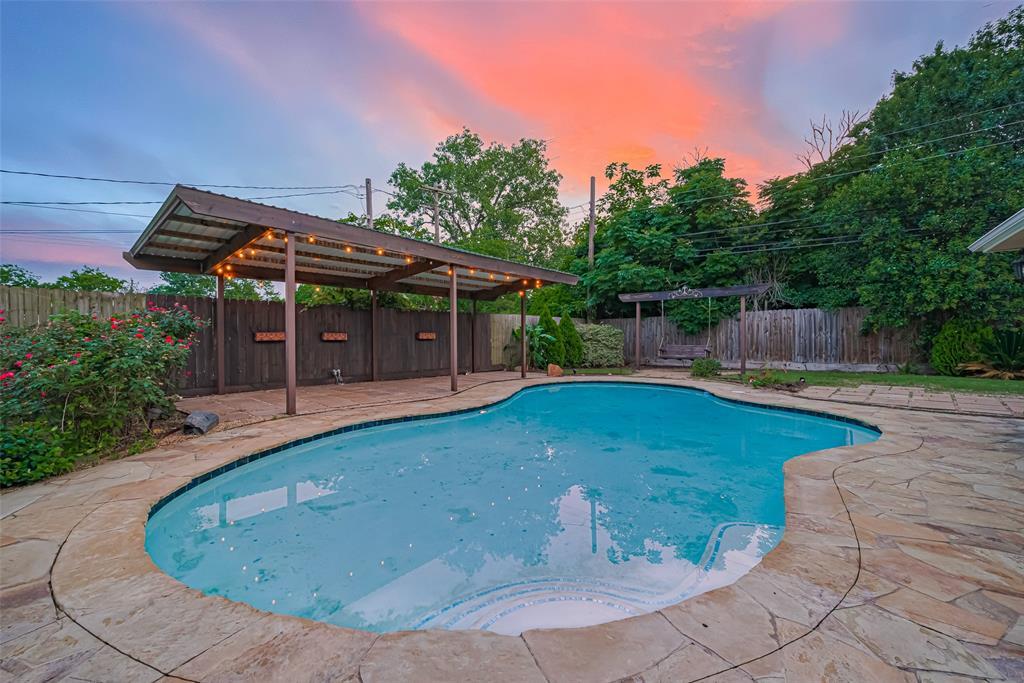11710 Hillcroft St in Houston, TX - Building Photo