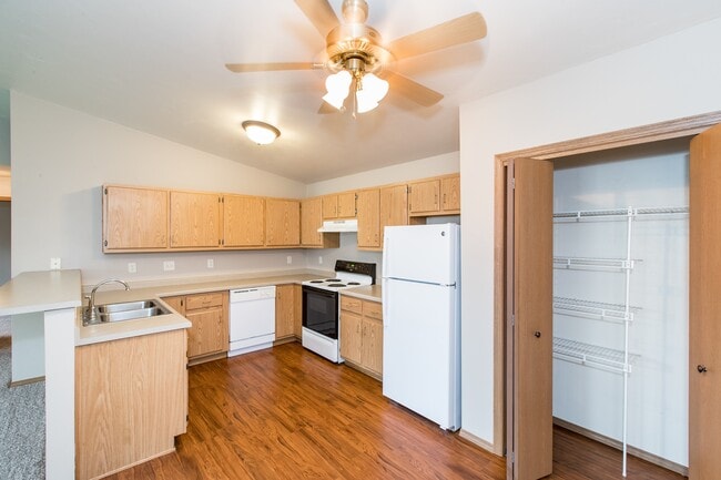 Charlotte Court Apartments in Antigo, WI - Building Photo - Building Photo