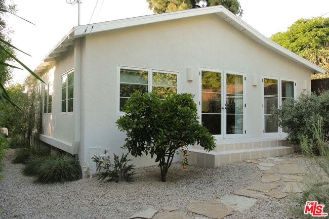 349 Stowe Terrace in Los Angeles, CA - Building Photo - Building Photo