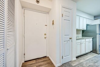 1116 Edison Glen Terrace in Edison, NJ - Building Photo - Building Photo